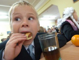 В школах Красногвардейского района дети питаются из одноразовой посуды