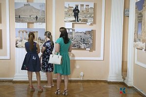 Фотовыставка «Сирия – возрождение. Пальмира» открылась в столице Крыма