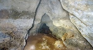 Аксенов решил приложить руку к уникальной пещере