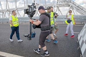 Съемки клипа на новую песню группы «Любэ» проходят на Крымском мосту