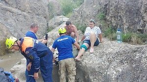 Туристка из Нижегородской области сломала колено у водопада Арпат