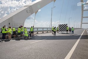 На Крымском мосту проходят съемки видеоклипа группы «Любэ»