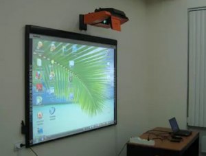 В феодосийской школе открыли мультимедийный кабинет