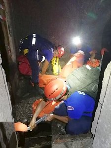 Упал в шахту резервного командного пункта в районе Морозовки