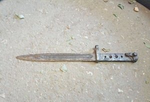 Крымские пограничники нашли штык-нож времён Великой Отечественной войны у киевлянина