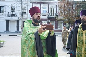 Автопробегом из Владимирской области в Симферополь привезли мощи святых Петра и Февронии Муромских