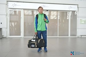 Ямальского мальчика, который шёл по тундре, чтобы попасть в «Артек» встретили журналисты КИА