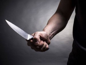 Пьяный супруг угрожал крымчанке ножом