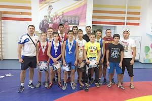Юные крымские борцы-классики завоевали 10 медалей на Всероссийском турнире в Краснодаре