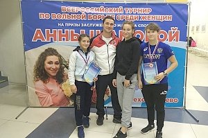 Две крымчанки стали победителями Всероссийского турнира по женской борьбе в Орехово-Зуево