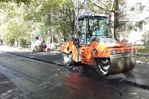 В столице Крыма продолжается ямочный ремонт дорог