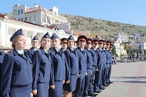 Севастопольских кадетов Следственного комитета накануне профессионального праздника посвятили в юные криминалисты