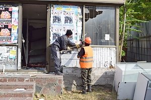 Незаконно установленный кафетерий демонтировали в столице Крыма