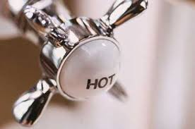 Насколько горячей должна быть горячая вода в кране?