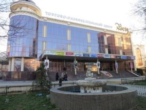 Закрытый два месяца ТЦ в центре Симферополя возобновил свою работу