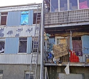 Спасатели предотвратили крупный пожар в многоквартирном доме в Почтовом