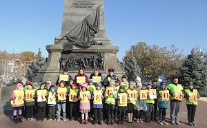 В Севастополе автоинспекторы организовали автобусную экскурсию-путешествие «Научи ребёнка ПДД» для детей из подшефной школы