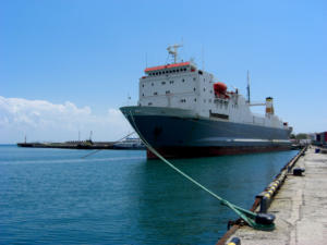 Специалисты Госкомрегистра продолжают оформлять недвижимость «Крымских морских портов»