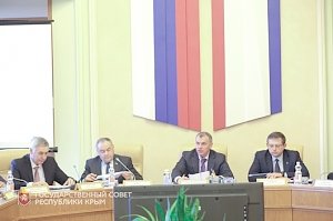Президиум крымского парламента присудил премии Государственного Совета РК в сфере образования и спорта, а также премии имени Алемдара Караманова
