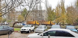 В Керчи ищут владельцев грузовиков, припаркованных на Еременко