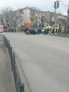 В столице Крыма в результате лобового столкновения автомобилей погиб человек
