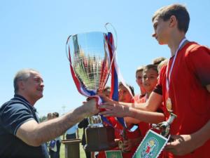 Аксёнов поздравил крымчан со Всемирным днём футбола