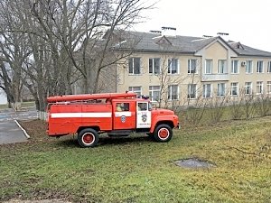 Огнеборцы наготове: крымские пожарные провели учения в гимназии с. Танковое