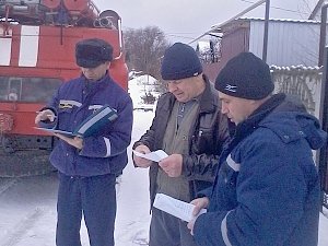 Крымские спасатели продолжают профилактическую работу по пожарной безопасности