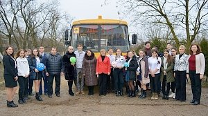 Новый автобус получили учащиеся Гришинской школы