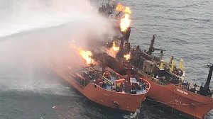 Танкеры в чёрном море отбуксируют после выгорания топлива