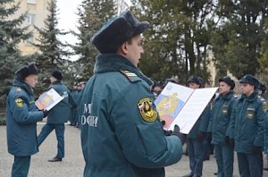 В спасательном ведомстве Севастополя прошло принятие присяги молодыми сотрудниками и кадетами МЧС школы №60