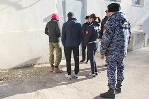 В Севастополе сотрудники Росгвардии нашли троих подростков, сбежавших из интерната