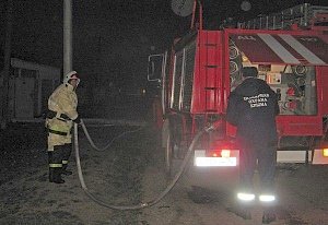 Крымские спасатели потушили пожар на сеновале