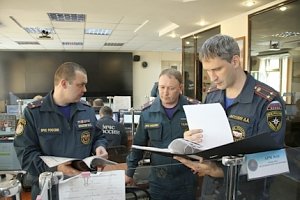 В Крыму работают специалисты Национального центра управления в кризисных ситуациях МЧС России