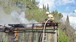 Крымские пожарные за сутки ликвидировали два пожара