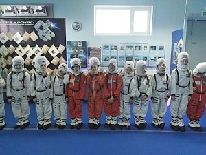 Дети севастопольских полицейских побывали в космическом путешествии
