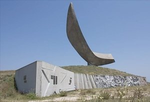 Керченский мемориал «Парус» существенно повреждён кувалдой и автогеном, — глава местной ячейки «Русской общины»