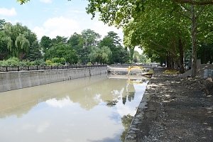 К концу месяца подрядчик обещает чистую воду в Салгире