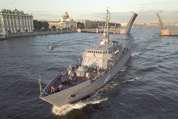 Контр-адмирал Василий Попович: Положение с обеспечением армии и флота улучшается, но за счёт обнищания народа