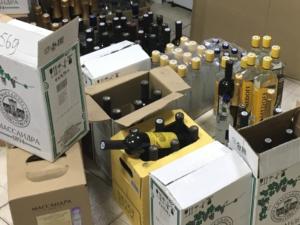 Более 300 бутылок алкоголя изъяли после проверки магазина в Утёсе