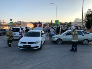 ДТП в Судаке: столкнулись три авто, два человека пострадали