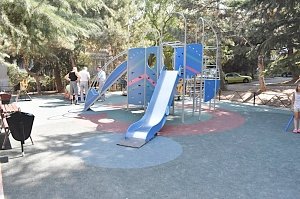 10 детских площадок за 5 млн рублей запланировали установить в Алуште до конца сентября