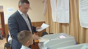 Алексей Челпанов проголосовал на выборах депутатов Госсовета и Ялтинского городского совета