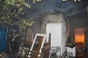 Севастопольские пожарные ликвидировали пожар в одноэтажном доме. Спасены 5 детей