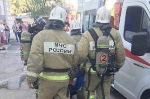 Севастопольские пожарные спасли на пожаре мужчину