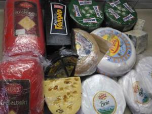 Более шести килограмм санкционного сыра изъяли и уничтожили в Севастополе