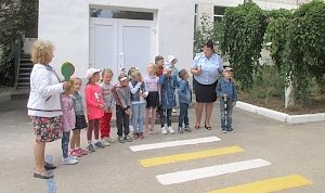 Сотрудники Госавтоинспекции Севастополя провели для воспитанников детского сада акцию «Правила дорожные детям знать положено»