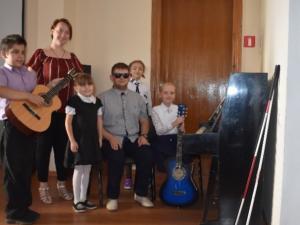 В Симферопольской специальной школе-интернате №1 для детей с нарушением зрения открылось музыкальное отделение