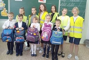 ЮИДовцы Севастополя призывают учеников младших классов стать заметными на дороге