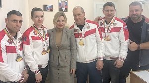 Крымские спортсмены привезли с чемпионата по армреслингу семь медалей